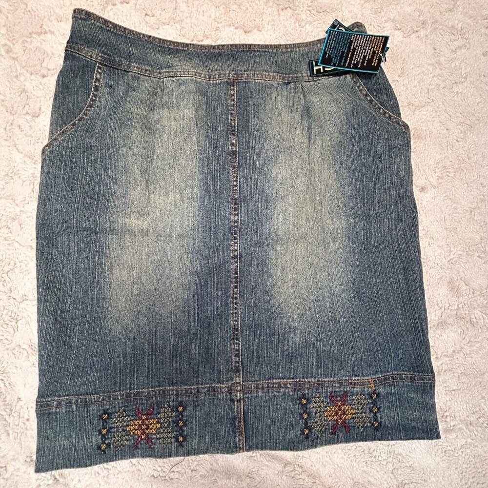 Vezucci Women's Denim Blue Jean Skirt with Stitched Details Size 12 Casual